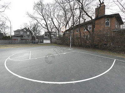 城市或城市篮球场的照片图片