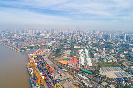 从无人驾驶飞机商业物流的高度视角看进口出贸易港口集装图片