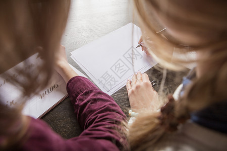 女人写书法作品图片