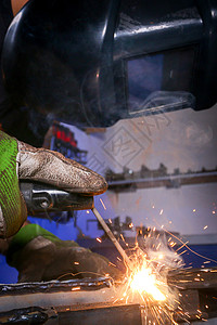 焊铁工人图片