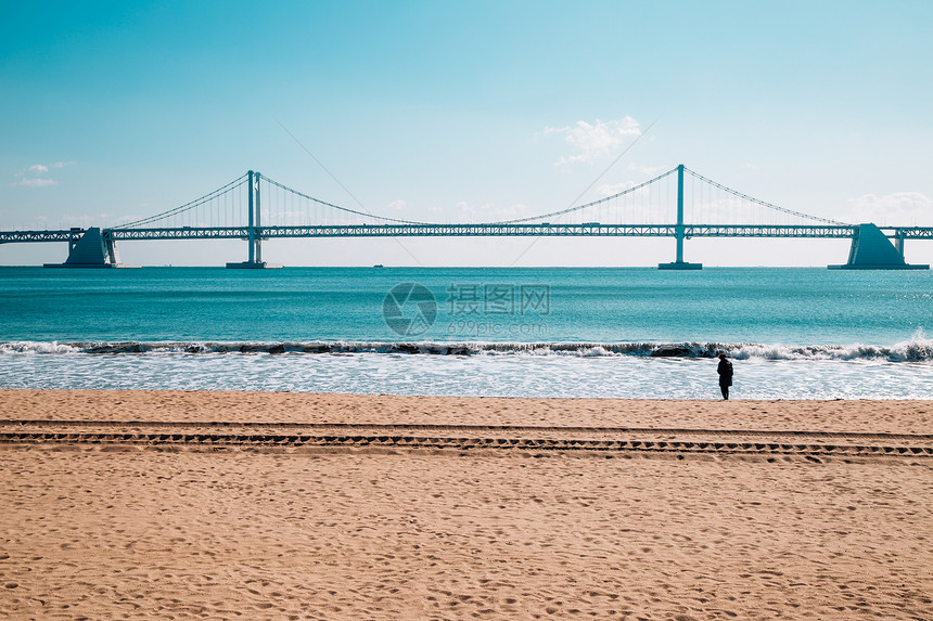 韩国釜山有海滩的广安桥图片