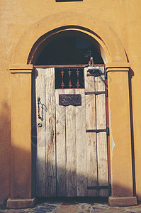 意大利风格的门在图片