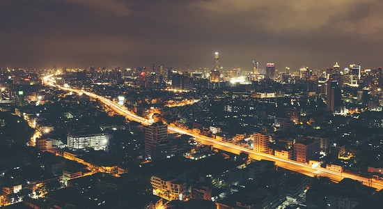 现代城市风景和夜里繁图片