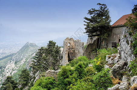 圣伊拉里昂城堡位于凯里尼亚山脉图片