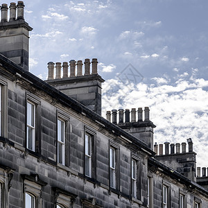 在苏格兰爱丁堡西梅特兰街西迈特兰街屋顶上建筑房顶的烟图片