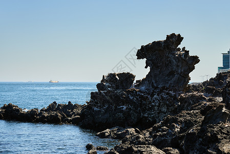龙头岩是一块龙头状的岩石高清图片