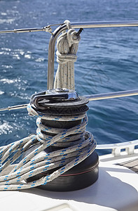 意大利西里地中海航行在一艘帆船上图片