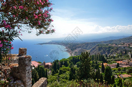 西里岛2015年8月26日从希腊剧院到大海的壮丽全景郁葱的大自然图片