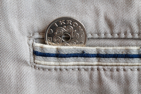 丹麦硬币面额是Beigedenim牛仔裤口袋中带蓝色图片