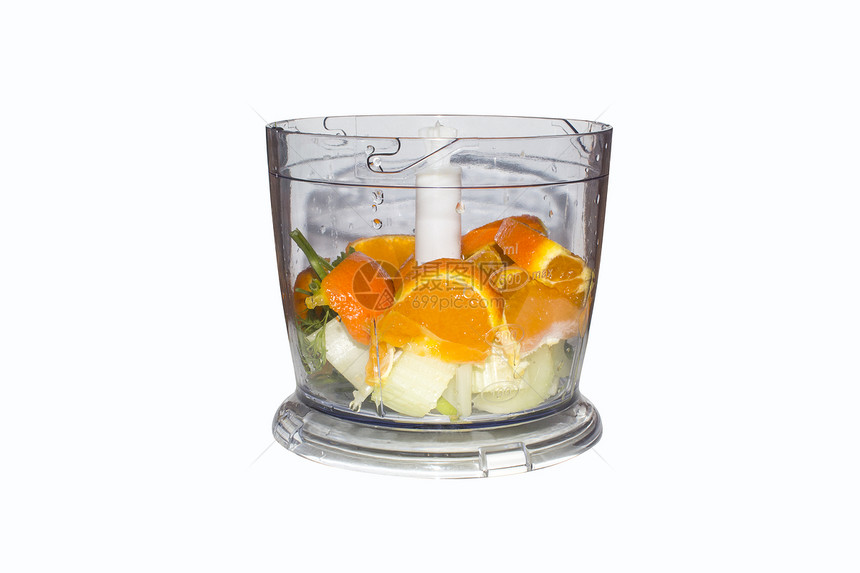 水果和蔬菜在白色背景上的搅拌机在白色背景上的水果和蔬菜搅图片