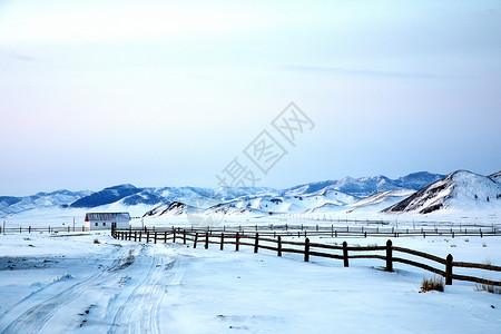 蒙古北部风景中的小白宫在图片