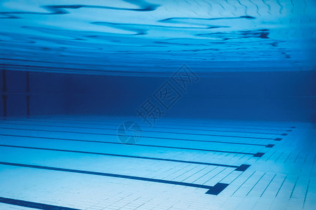 水下空游泳池图片