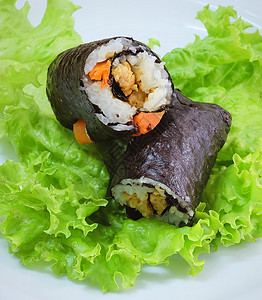 日本餐饮传统菜鸟日本大米玛吉寿司卷与豆腐和胡萝卜包装在绿橡树上NoriSea图片