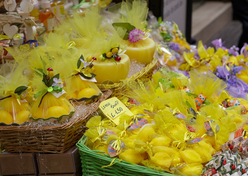 索伦托市场的柠檬皂篮图片