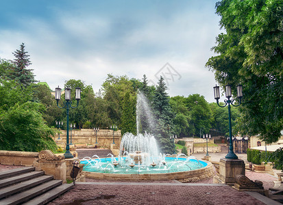 库罗特尼Glavny公园入口喷泉背景图片