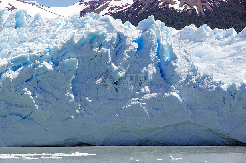 阿根廷巴塔哥尼亚洛斯冰川公园的佩里托莫雷诺冰川它以探险家弗朗西斯科莫雷诺的名字命名250平方公里的冰层和30公里长是由南巴塔哥尼图片