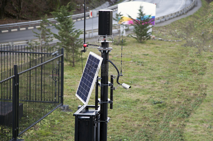 具有自动太阳能充电系统的自主不依赖能源的户图片