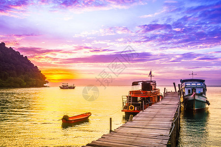 泰国KohKood岛热带海滩紫图片