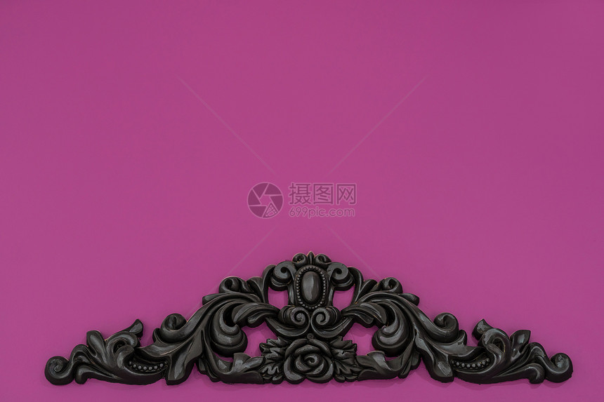 皇家银金王座水平背景粉红色墙壁图片