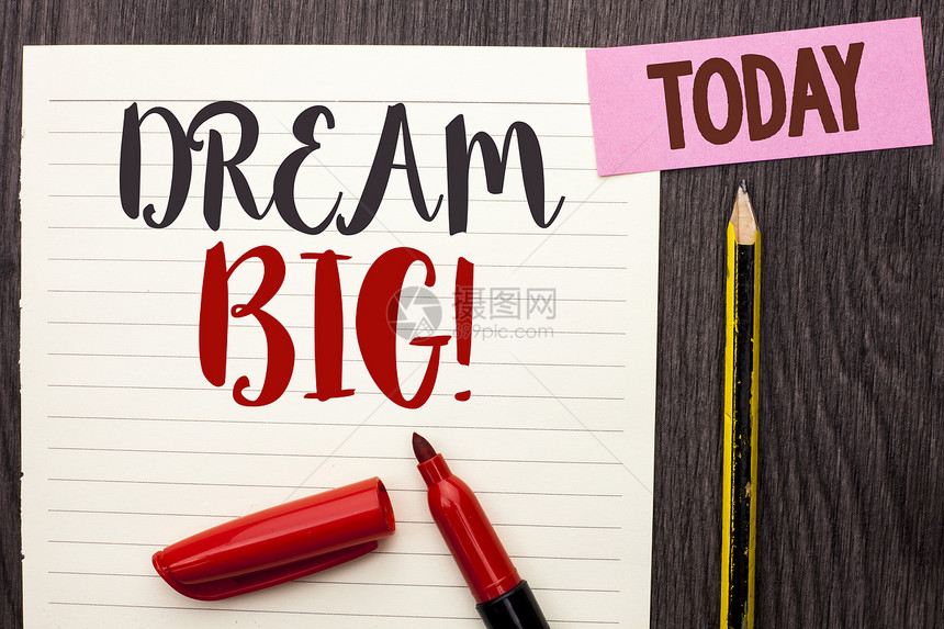 显示梦想大的书写笔记商业照片展示了动机计划目标梦想愿景战略挑战理念写在笔记本纸上的木制背景图片