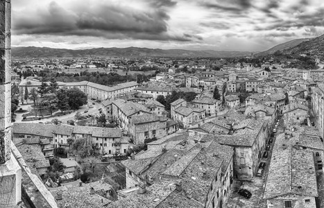 Gubbio是意大利中部最美的中世纪城镇之一图片