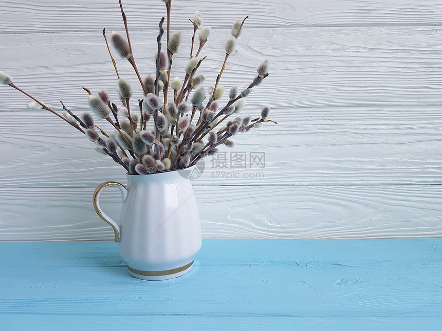 木制的柳树花瓶图片