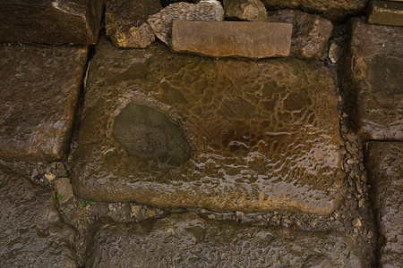 旧石块与水的碎片图片
