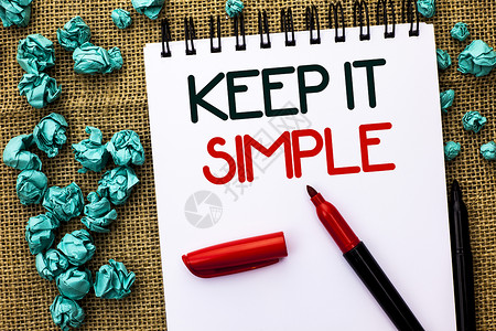 写笔记显示保持简单商业照片展示简化事物容易理解清晰简洁的想法写在笔记本旁边的图片