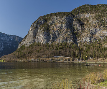 奥地利Hallstatter大海附近的Obertraun村图片