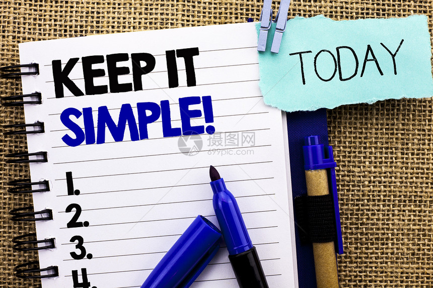 文字书写文本保持简单的励志电话简化事物的商业概念简单清晰的简洁想法写在Notebooke的黄麻背景今天图片