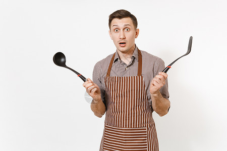 困惑的男厨师或服务员穿着条纹棕色围裙图片