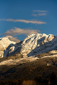 奥地利施蒂里亚山脉中的斯提里亚山奥地利奥巴德高清图片