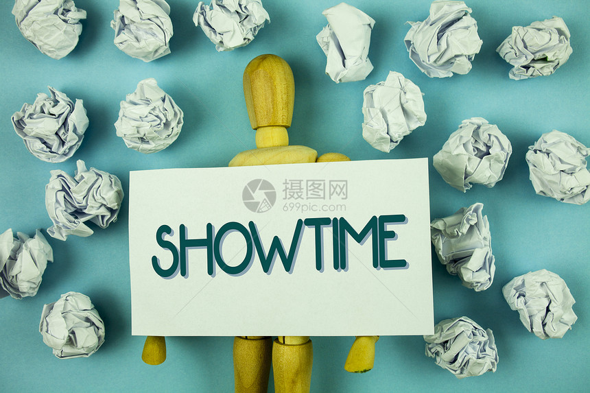 显示Showtime的书写笔记商业照片展示时间播放电影音乐会表演活动计划开始书面粘便条纸纯背图片