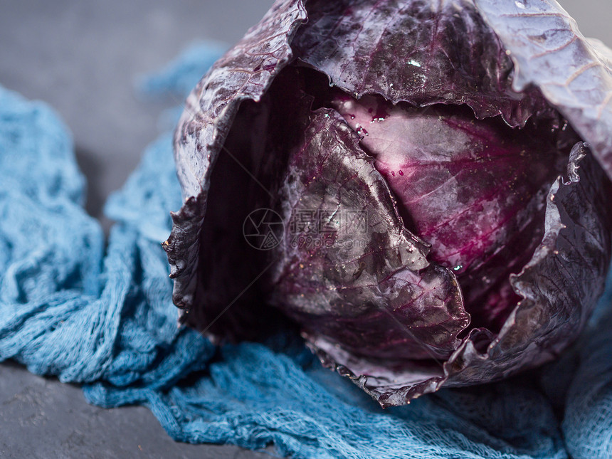 整件紫色卷心菜底黑图片