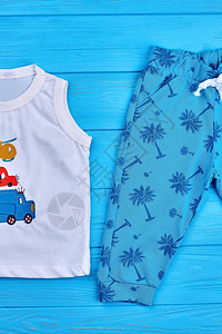 高品质的婴儿夏季服装托德男孩用蓝木本底的现代设计图片
