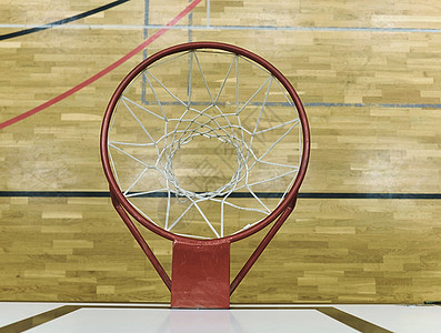 从白线网看黑线硬木篮球板体育馆的篮球背景图片
