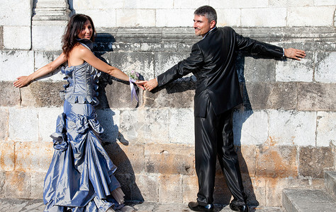 意大利快乐的男女结婚图片