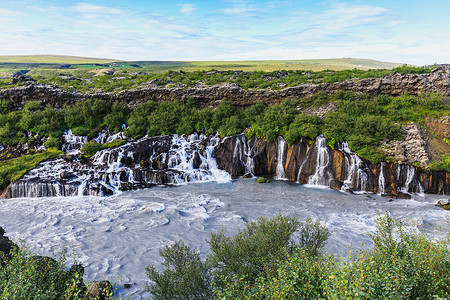 Hraunfossar夏季中西图片