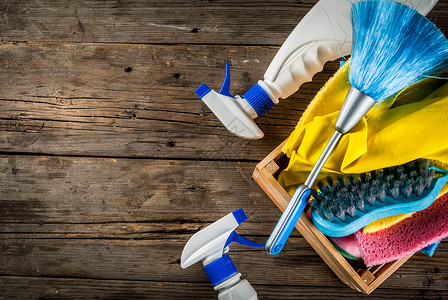 春季清洁概念与用品房屋清洁产品堆图片