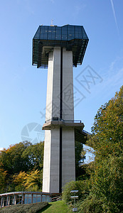 比利时吉勒佩大坝上的观景塔背景图片
