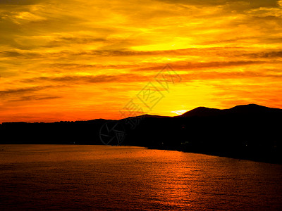 太阳在尼斯法兰西安格莱人进步河岸外山图片