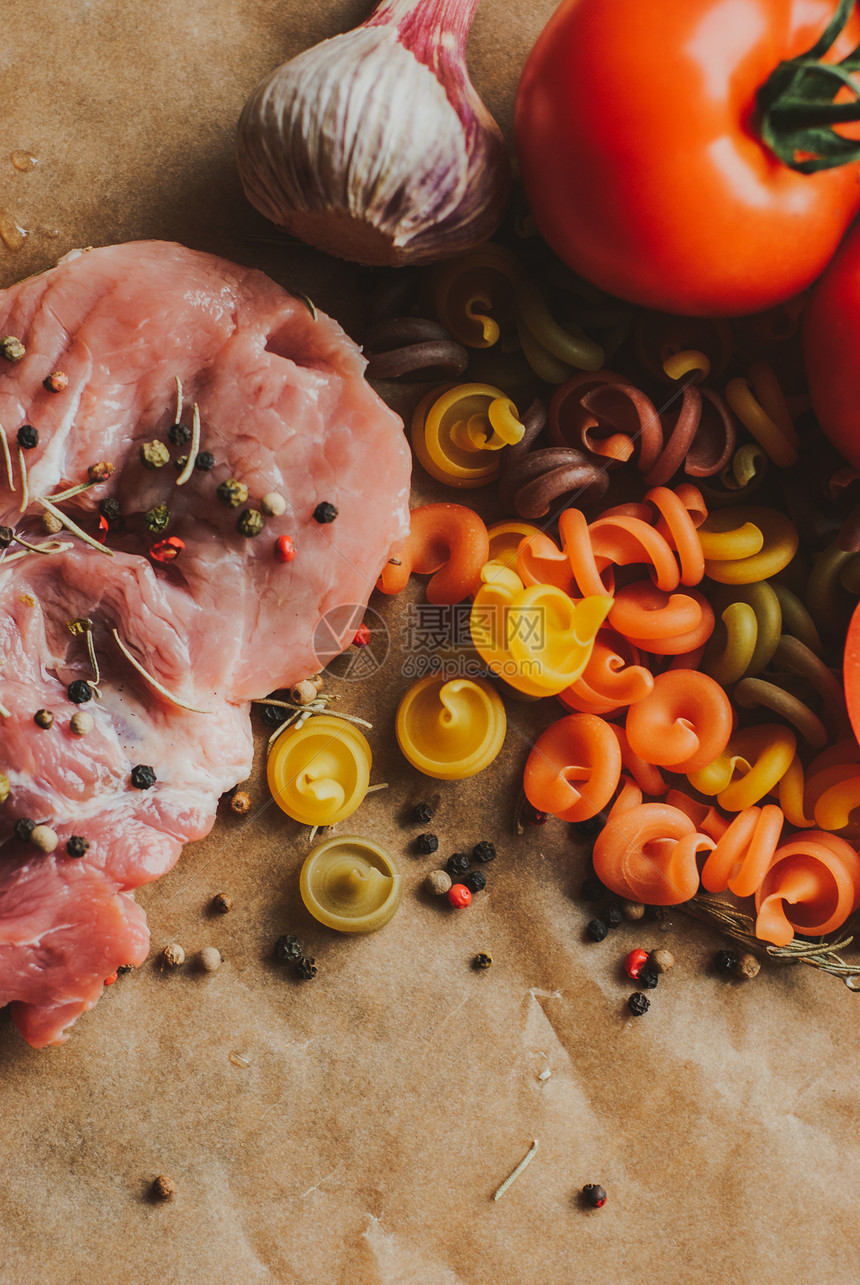 意大利面的配料烹饪意大利面的过程意大利面的天然染料番茄图片