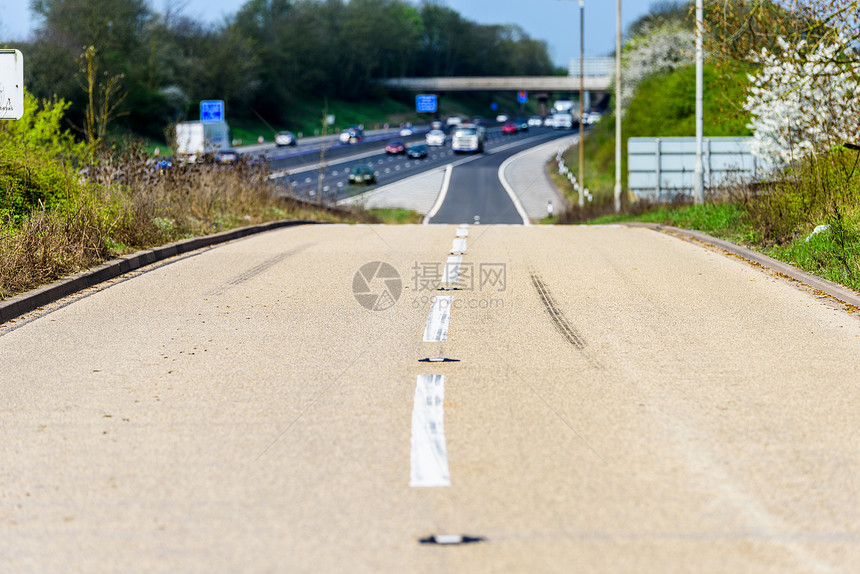 日落之日看到英国高速公路交界图片