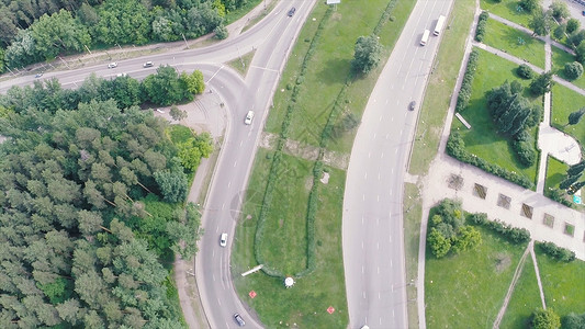 高速公路翻页空中视图公路交界处的顶端图片