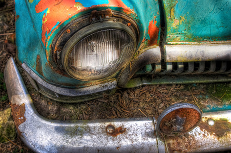 苏联时代的废弃旧苏联汽车图片