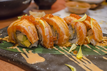 寿司卷日本料理图片