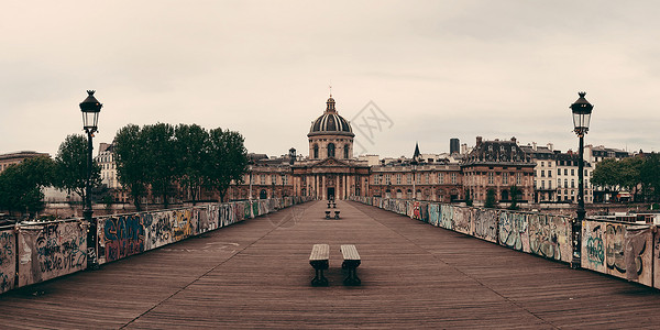 巴黎塞纳河上的艺术桥图片