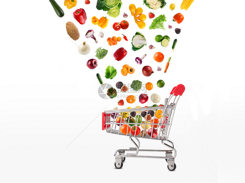 与蔬菜和水果落在它上白色孤立的杂货车健康膳食购物聚宝盆和福祉概念Brintt食物和手推车图片
