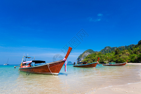 泰国热带高木岛的长尾船图片