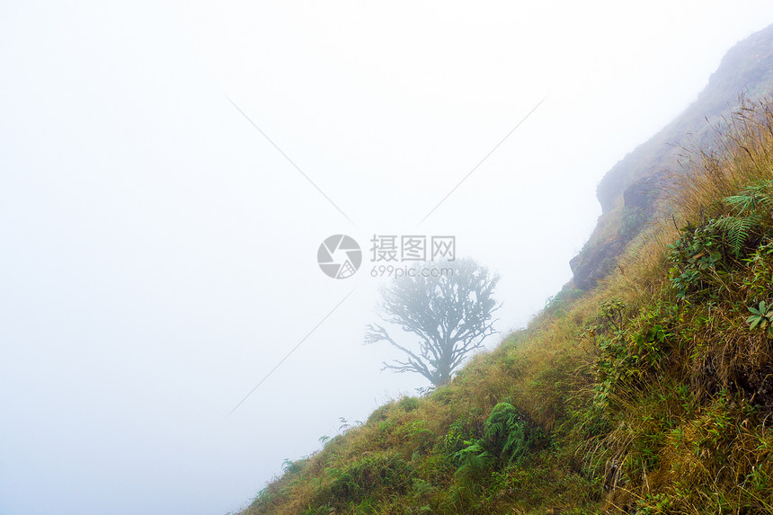 山高蓝天山丘复制空间图片